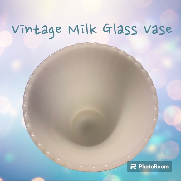 Vintage E O Brody & Co Milk Glass Vase - Picture 3 of 4